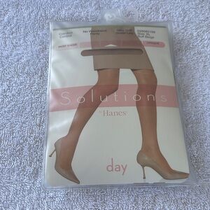 Hanes Solutions Sheer Pantyhose in Soft Beige